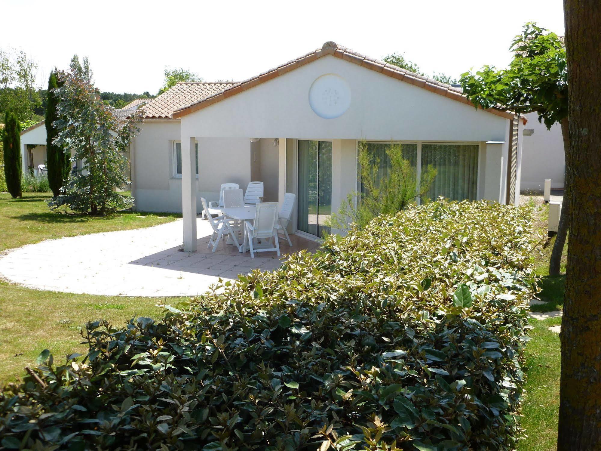 Oasis Les Jardins Des Sables D'Olonne Hotel Les Sables-d'Olonne Exterior photo